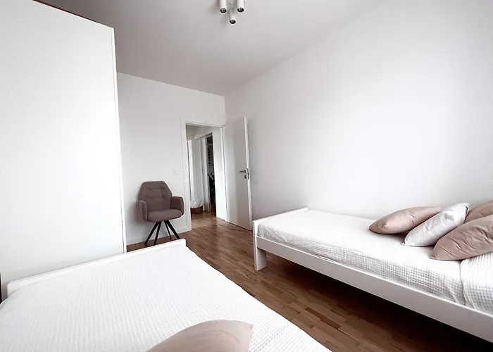 Lana - Two Bedroom With Terrace And Sea View