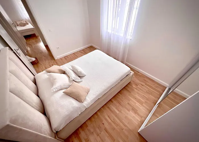 Lana - Two Bedroom With Terrace And Sea View Appartement *