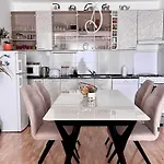 Lana - Two Bedroom With Terrace And Sea View شقة