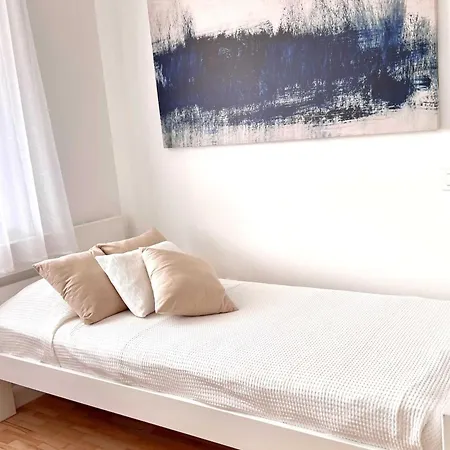 Lana - Two Bedroom With Terrace And Sea View דירה