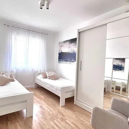 Lana - Two Bedroom With Terrace And Sea View דירה *