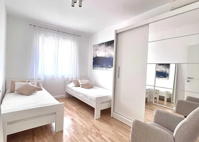 Lana - Two Bedroom With Terrace And Sea View Апартаменты *