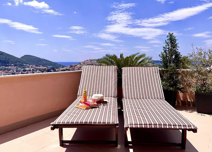 Lana - Two Bedroom With Terrace And Sea View Апартаменты Дубровник